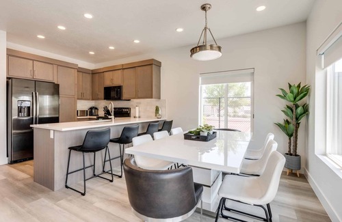St. George House | Family Reunion Fun (#13 and #15) SLEEPS 32! GREAT AMENITIES!
