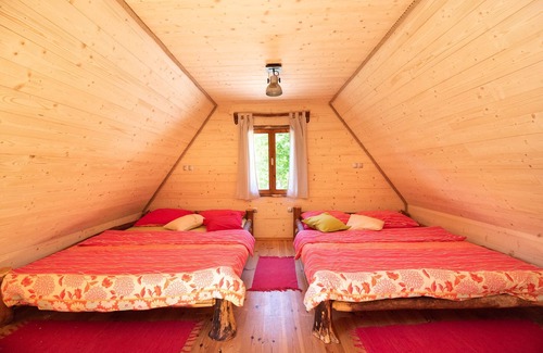 Soca RV Rental | Family room for 5 in Camp Korita