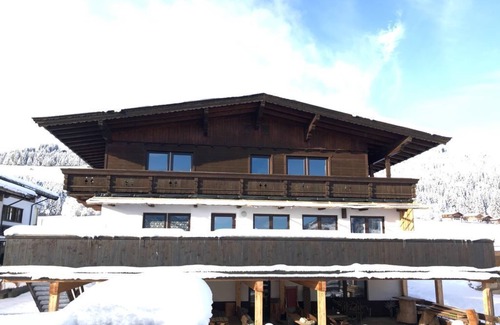 Hopfgarten im Brixental Cottage | Family room, shower or bath, WC, 2 bedrooms - Pension Heidelberg - Fam