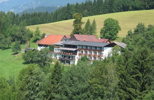 Edlbach Apartment | Family room with bath, WC - Ausflugshotel Huttersberg