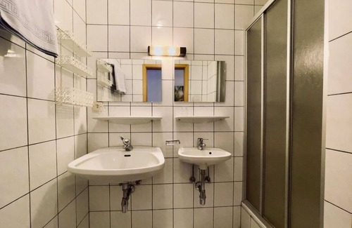 Muehlbach Am Hochkoenig House | Family room with sofa bed (room 1) - Gasthof Scherer