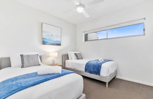 Birtinya Apartment | Family size 2brm apt water views opp hospital