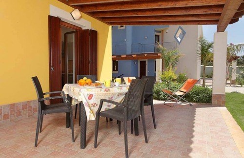 Sciacca Villa | Family Size Villa with Pool by the Sea
