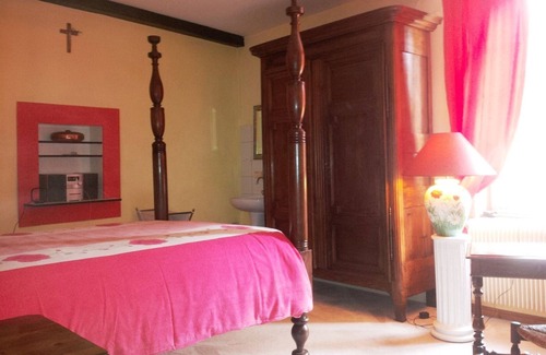 Aydoilles Bed & Breakfast | Family suite at Priory with park access and spacious rooms