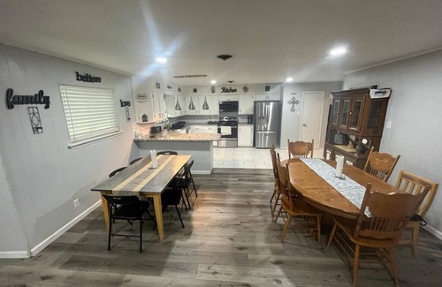 North Richland Hills House | Family/Team Spacious 5-bedroom house 16+ beds WiFi, AC in North Richland Hills