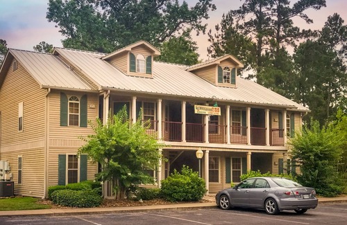 Conroe Villa | Family Vacation at Lake Conroe! | Villa + 5 Pools