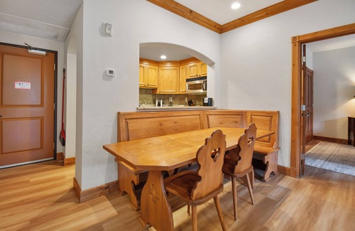 Zermatt Villa | Family Vacation~Heated In/Out Pool, Tubing & Ice Skating Villa 2082