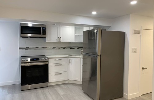 Kitsilano House | Family vacation private suite with pool and hot tub access
