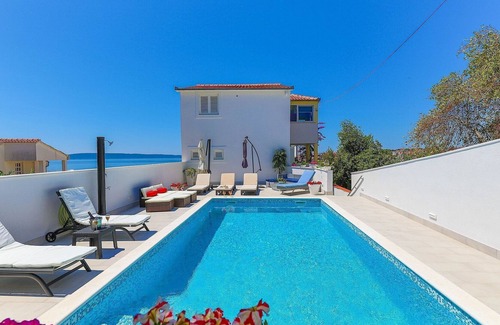 Businci Cabin | Family Villa with private pool and fantastic sea view for 12 people