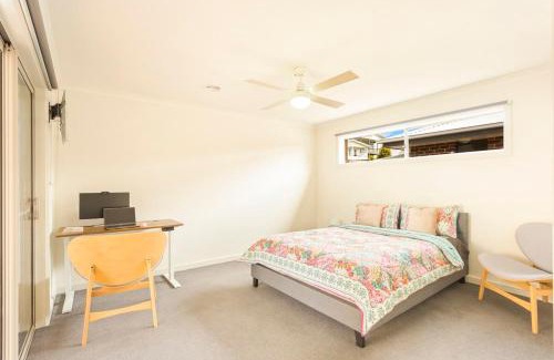Cowes House | Family w Large Pool & Game Garage Wlk to Beach