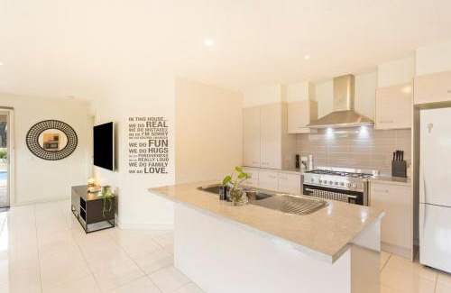 Cowes House | Family w Large Pool & Game Garage Wlk to Beach