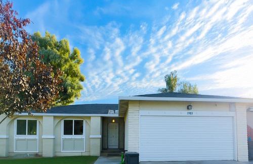 East San Jose House | FamilyFriendly 3BR Near Eastridge, Lake Cunningham