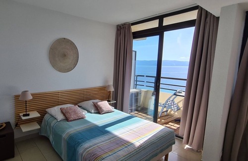 Corse-du-Sud Apartment | Fancy a bit of sunshine?=nice studio 100m from the beach+heated pool +parking+wifi