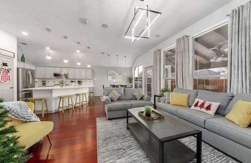 Frisco House | Fancy home in Frisco-Heated spa &pool BBQ Gameroom close to DFW sleep 10-14