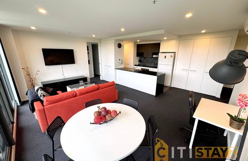 Phillip Apartment | Fancy in Phillip - 2bd 2bth Apt!