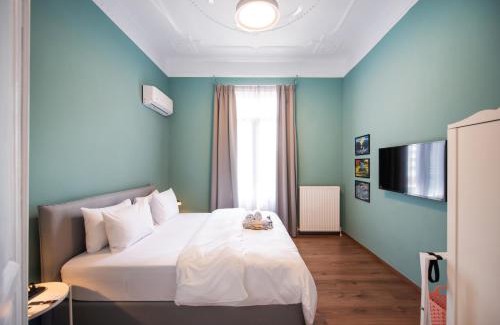 Thessaloniki City Centre Apartment | Fandango by halu!, Gorgeous Neoclassical Apartment next to Metro station