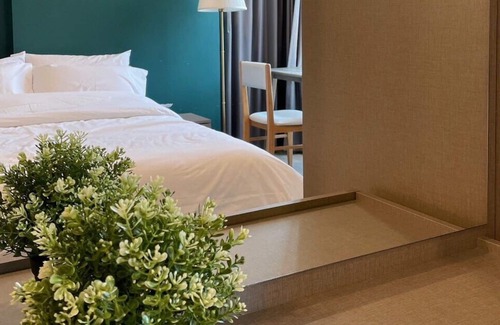 Ratchadaphisek Apartment | Fantastic condo near MRT Huai Khwang