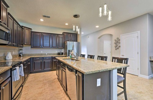 West Kissimmee House | Fantastic 2 KING bed EnSuite Villa w heated pool HOT TUB Mins to Disney