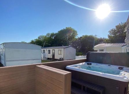 Skegness Boat Rental | Fantastic 4 Berth Caravan In Skegness With Private Hot Tub Ref 96023H