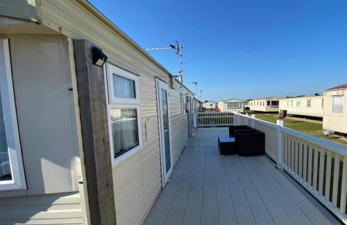 Skegness Boat Rental | Fantastic 4 Berth Caravan In Skegness With Private Hot Tub Ref 96023H