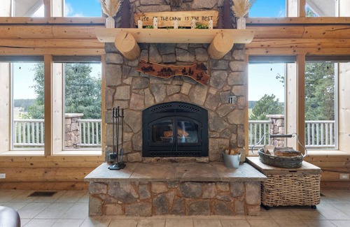Duck Creek Village Cabin | Fantastic 5-bedroom Cabin with Wi-Fi in Duck Creek Village NEW LISTING