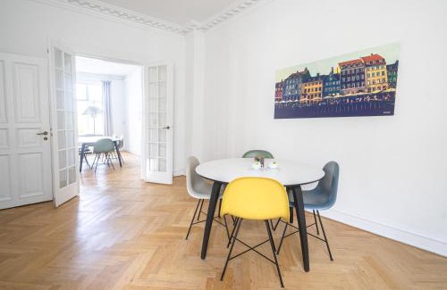 København V Apartment | Fantastic and central 3-bedroom apartment with lake-view - 75