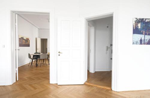 København V Apartment | Fantastic and central 3-bedroom apartment with lake-view - 75