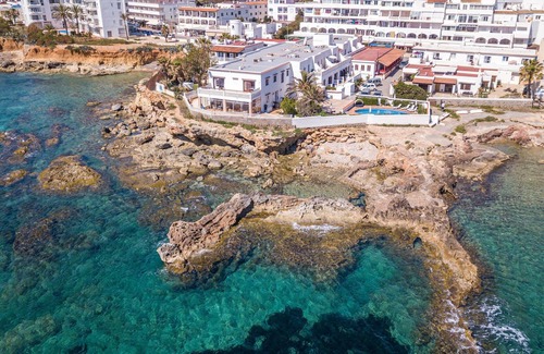 Es Canar Apartment | Fantastic Apartment by the Sea with Air Conditioning, Wi-Fi, Pool & Terrace