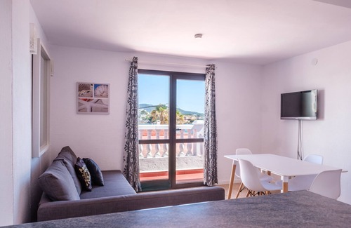 Es Canar Apartment | Fantastic Apartment by the Sea with Air Conditioning, Wi-Fi, Pool & Terrace