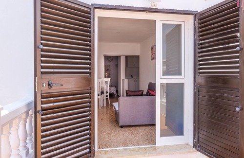 Es Canar Apartment | Fantastic Apartment by the Sea with Air Conditioning, Wi-Fi, Pool & Terrace