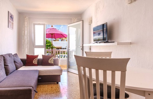 Es Canar Apartment | Fantastic Apartment by the Sea with Air Conditioning, Wi-Fi, Pool & Terrace