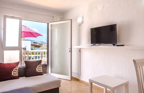 Es Canar Apartment | Fantastic Apartment by the Sea with Air Conditioning, Wi-Fi, Pool & Terrace