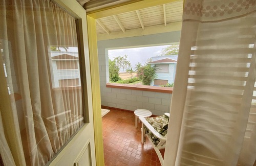 Orange Bay Condo | Fantastic Beachfront 2 B&B Condo. Perfect Work From Home! WiFi &Cable