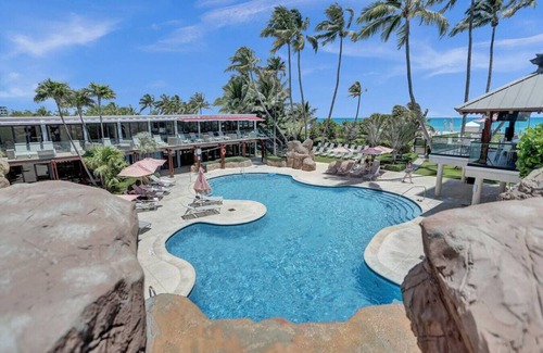 Mid Beach Apartment | Fantastic condo w beach service/615