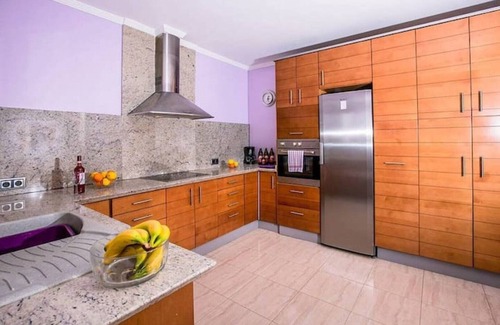 Rafol de Almunia Villa | Fantastic Costa Blanca Home, With a Private Pool and Full Aircon. Sleeps 12