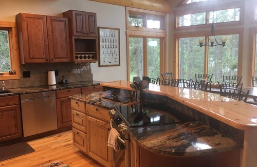 Fraser House | Fantastic Family “Treehouse”-Hot Tub10 Minutes to Winter Park