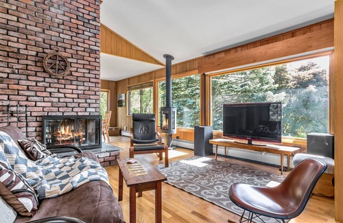 West Hurley House | Fantastic Family Vacation Home - Reservoir Views, Huge Pool, Lots Of Space