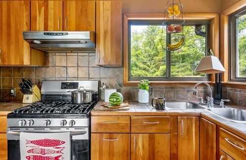 West Hurley House | Fantastic Family Vacation Home - Reservoir Views, Huge Pool, Lots Of Space