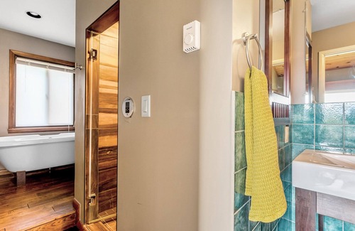 West Hurley House | Fantastic Family Vacation Home - Reservoir Views, Huge Pool, Lots Of Space