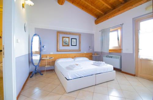 Lonato del Garda Apartment | Fantastic lake view, swimming pool, BelloSguardo