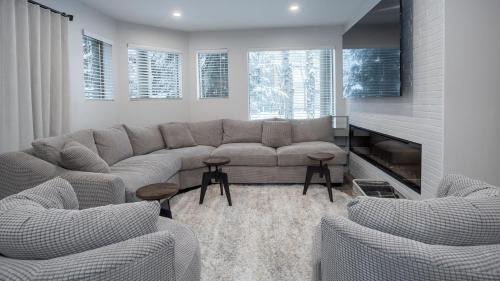 Village North House | Fantastic Location Spacious 4 Bed, Village Location Shared Hot Tub