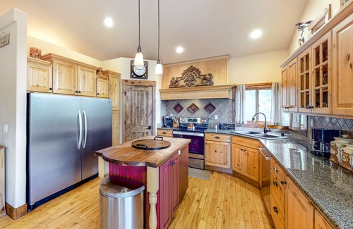Fairplay House | Fantastic mountain home with pool table, W/D & endless views - near Breckenridge