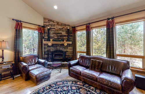 Fairplay House | Fantastic mountain home with pool table, W/D & endless views - near Breckenridge