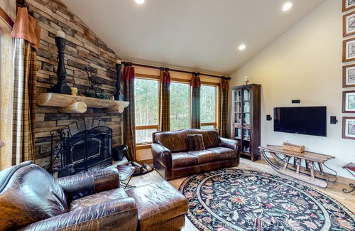 Fairplay House | Fantastic mountain home with pool table, W/D & endless views - near Breckenridge