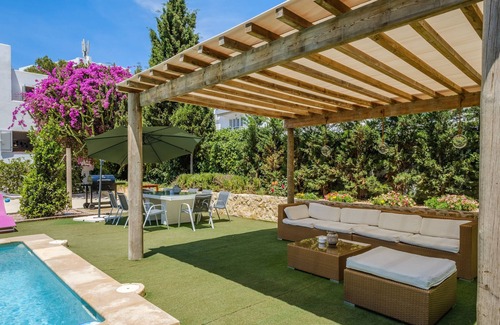 Sant Antoni de Portmany Villa | Fantastic Villa in Central Location with Pool, Wi-Fi and Air Conditioning, Pets Allowed