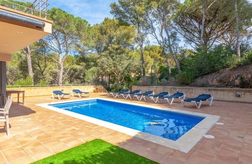 Tamariu House | Fantastic villa with private swimming pool located in the urbanization of Aigua Gelida in