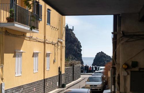 Aci Trezza Apartment | Faraglioni House
