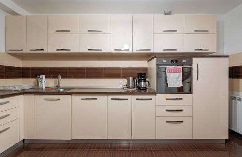 Haslau-Maria Ellend Apartment | Faraway Aparthotel near Airport
