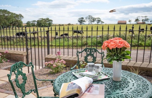 Berwick-upon-Tweed Cottage | FARM COTTAGE - short walk from Cheswick Sands beach, rural setting with sea view