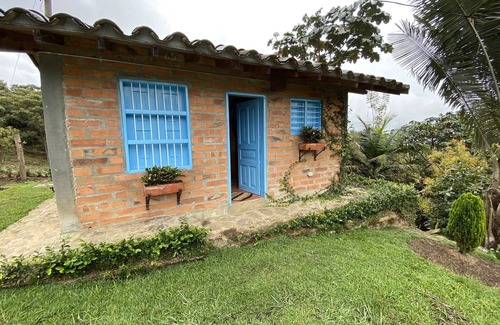 Guarne House | Farm in Guarne, quiet space near Medellín!